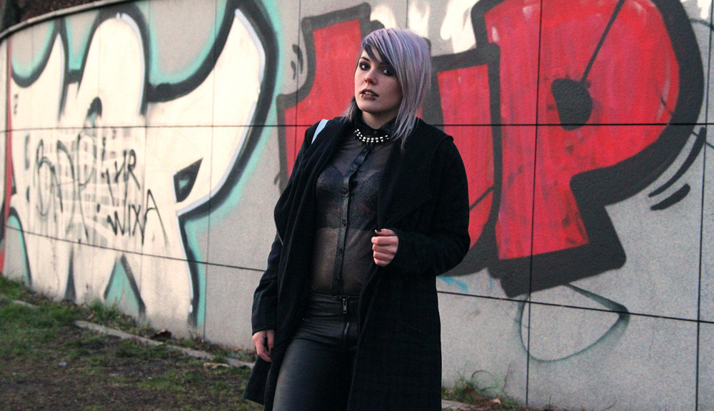 graue haare, grey hair, spikes, h&m, studs, statement, kette, american apparel, glitzer, mesh button up dress, silver, transparent, blitz, lightning, asos, h&m, river island, vero moda, noisy may, moto, biker, kunstleder lederhose, karo, mantel, earcuff, alternative, mode, fashion, altfashon, limecrime, venus, palette, cashmere, creepers, underground, wulfrun, schwarz, black, allblack, berlin, streetstyle, style