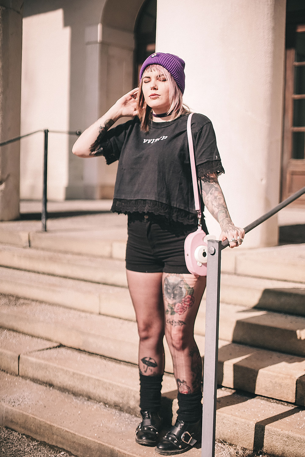 vvitch, witch, Disturbia, beanie, larakingdraws, Lara king, Lila, rosa haare, all black, shorts, boots, spitze, Fujifilm, instax, hello kitty, instant camera, sofortbildkamera, polaroid, crop top, alternative, alternative fashion, alternative girl, alternative mode, altgirl, berlin, berlin fashion, berlin fashion blogger, berlin mode, berlin streetstyle, blogger, fashion blogger, girls with piercings, girls with tattoos, grunge, grunge fashion, grunge mode, mode, Punk, punk fashion, punk mode, punkgirl, punkmädchen, scenehair, snakebites, split hair, splithair, tattoomädchen, tattoomodel